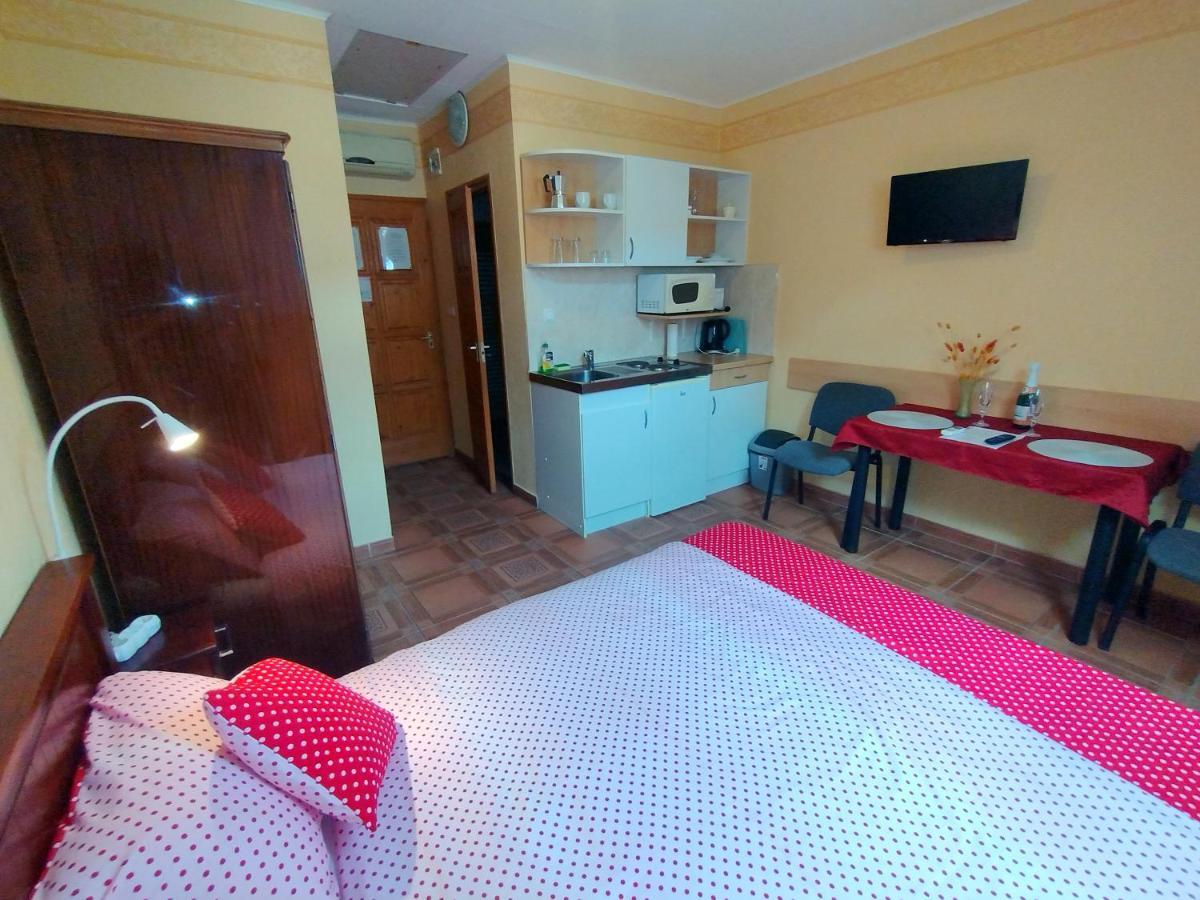 Burg Apartman Gyula Exterior foto