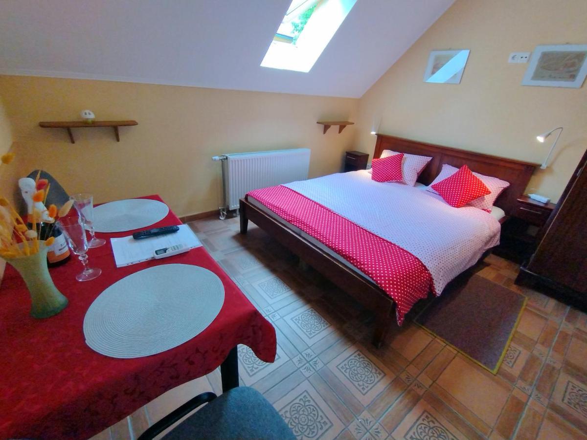 Burg Apartman Gyula Exterior foto