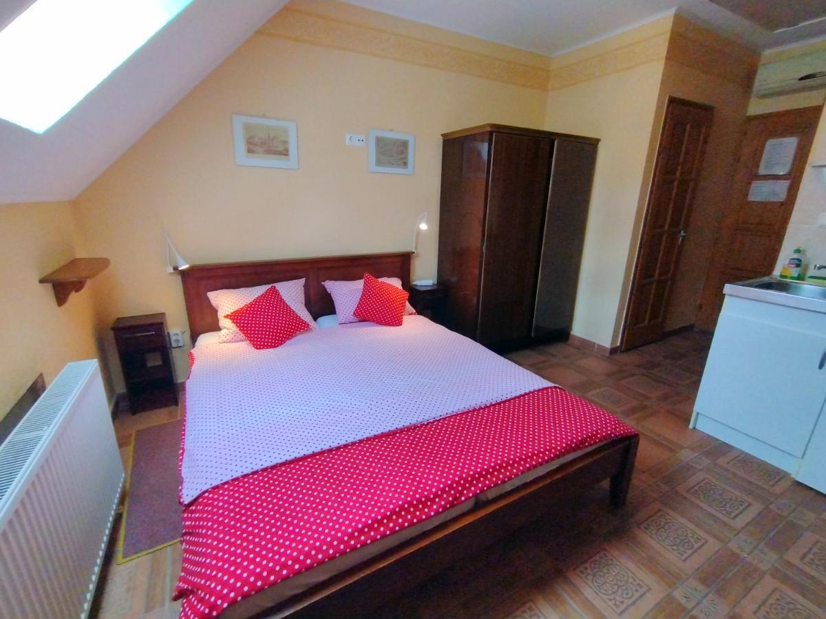 Burg Apartman Gyula Exterior foto